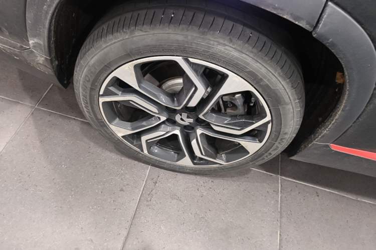 Used Nio ES8 2020 415 km Range 6-Seater Version Right Rear Wheel Hub