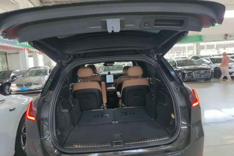 Used Nio ES8 2020 580 km Range Six-Seater Version Trunk