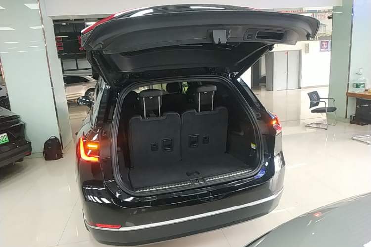 Used Nio ES8 2020 450 km Range 6-Seater Version Trunk
