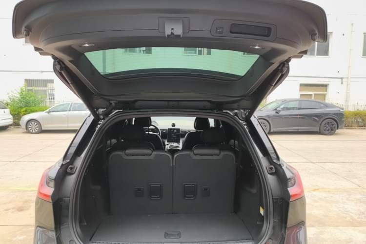 Used Nio ES8 2020 450 km Range 6-Seater Version Trunk