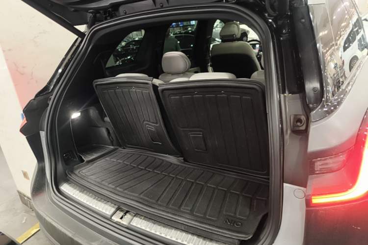 Used Nio ES8 2020 415 km Range 6-Seater Version Trunk