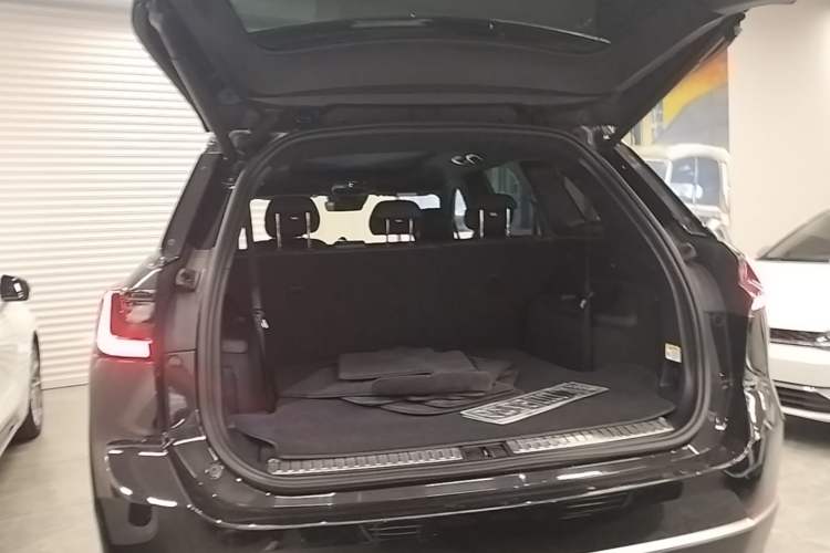 Used Nio ES8 2020 450 km Signature Edition 7-Seater Version Trunk