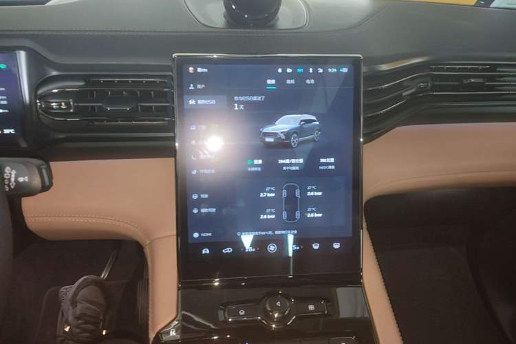 Used Nio ES8 2020 415 KM Signature Edition 7-Seater Version Audio And AC Panel