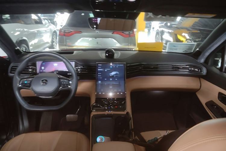 Used Nio ES8 2020 415 KM Signature Edition 7-Seater Version Center Console