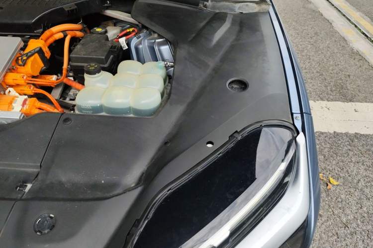 Used Nio ES8 2020 580 km Range Signature Edition Six-Seater Version Engine Bay Left