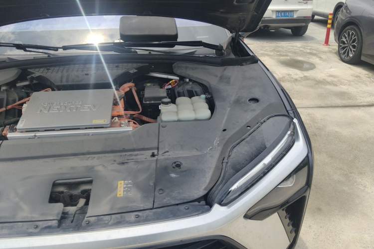Used Nio ES8 2020 580 km Range Signature Edition Six-Seater Version Engine Bay Left