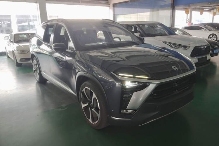 Used Nio ES8 2020 415 km Signature Edition 6-Seater Version Front Right 45 Deg