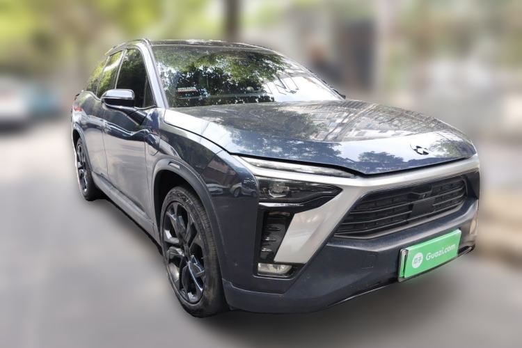 Used Nio ES8 2020 415 KM Signature Edition 7-Seater Version Front Right 45 Deg