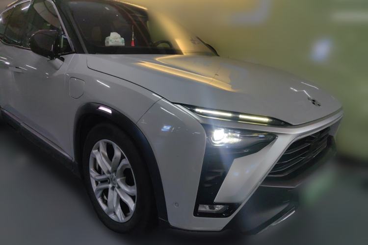 Used Nio ES8 2020 415 km Range 7-Seater Version Front Right 45 Deg