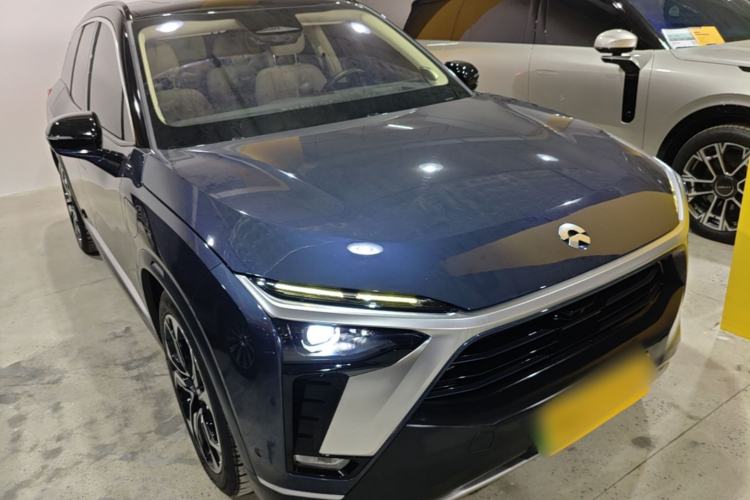 Used Nio ES8 2020 415 km Signature Edition 6-Seater Version Front Right 45 Deg