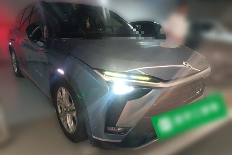 Used Nio ES8 2020 580 km Range 7-Seater Version Front Right 45 Deg