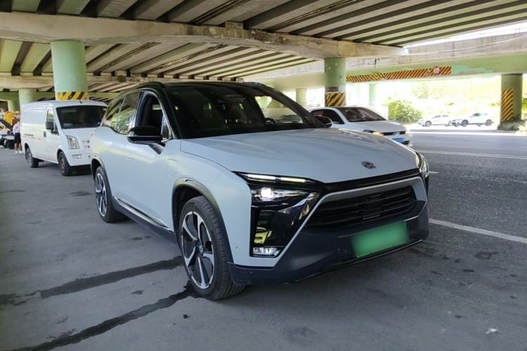 Used Nio ES8 2020 415 km Signature Edition 6-Seater Version Front Right 45 Deg