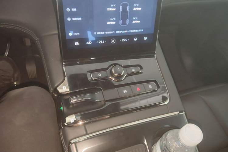 Used Nio ES8 2020 415 km Signature Edition 6-Seater Version Gear Lever