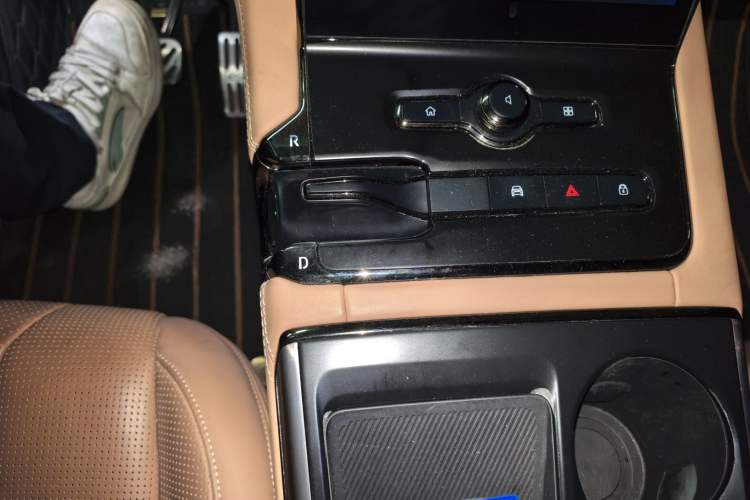 Used Nio ES8 2020 415 km Signature Edition 6-Seater Version Gear Lever