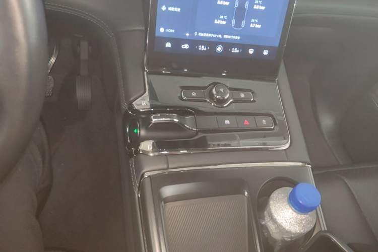 Used Nio ES8 2020 415 km Signature Edition 6-Seater Version Gear Lever