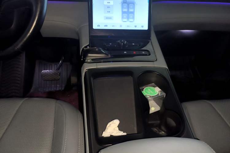 Used Nio ES8 2020 580 km Range Signature Edition Six-Seater Version Gear Lever