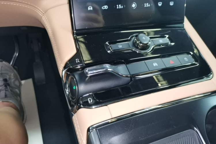 Used Nio ES8 2020 580 km Range Signature Edition Six-Seater Version Gear Lever