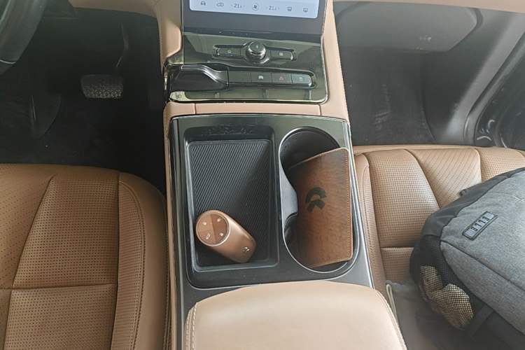Used Nio ES8 2020 580 km Signature Edition 7-Seater Version Gear Lever
