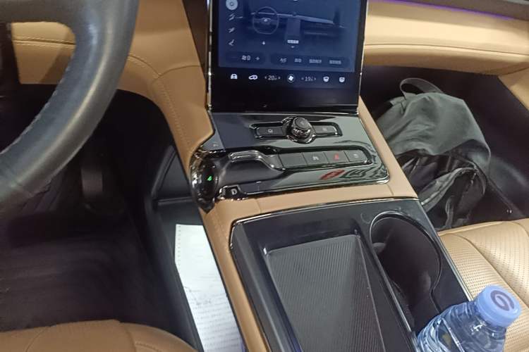 Used Nio ES8 2020 580 km Range Signature Edition Six-Seater Version Gear Lever
