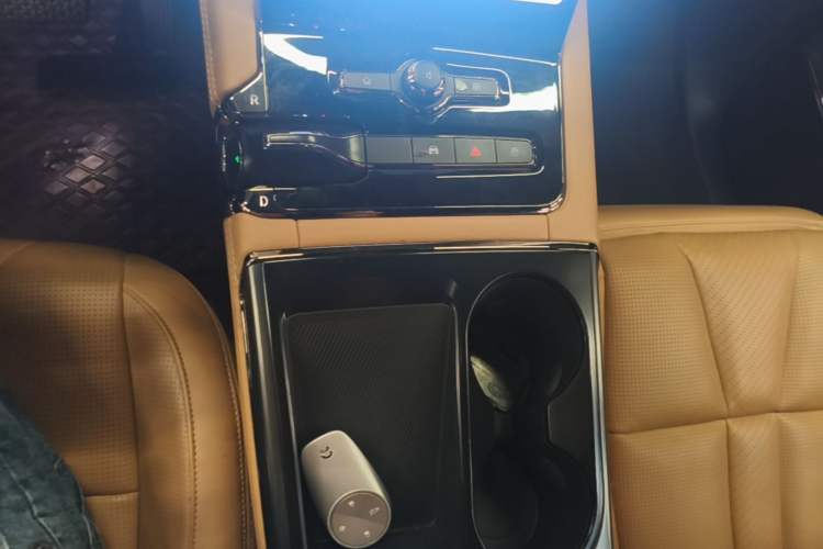 Used Nio ES8 2020 580 km Range Signature Edition Six-Seater Version Gear Lever