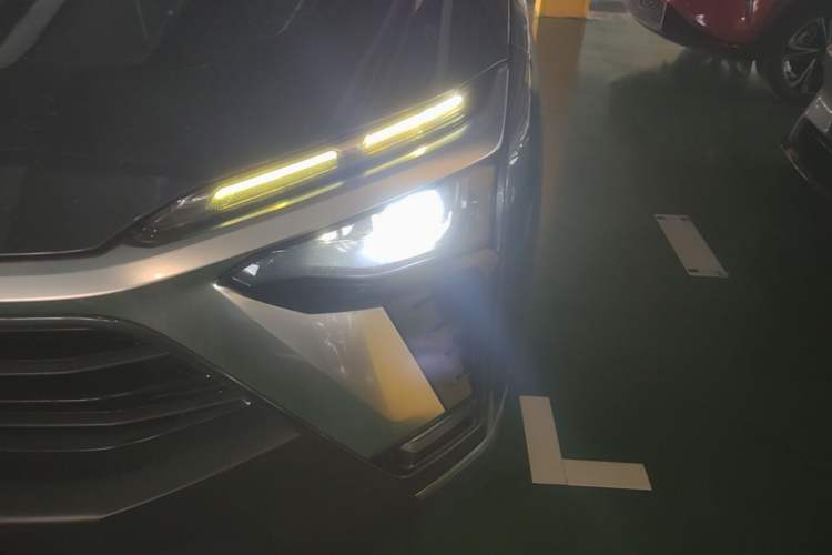 Used Nio ES8 2020 415 km Range 7-Seater Version Left Front Headlight