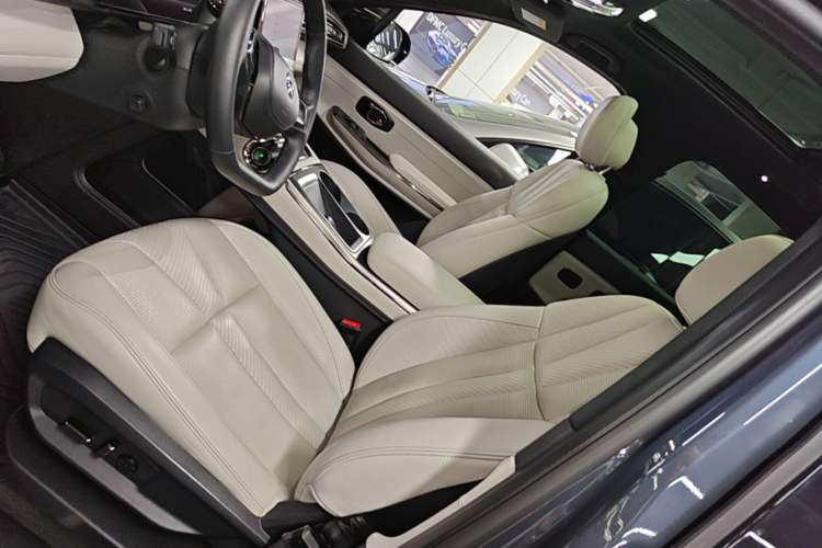 Used Nio ES8 2020 415 km Signature Edition 6-Seater Version Left Front Seat