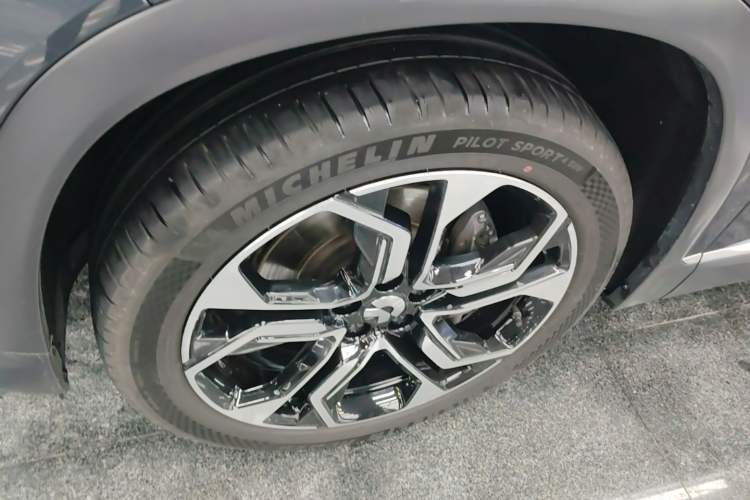 Used Nio ES8 2020 450 km Range 6-Seater Version Left Front Wheel Hub