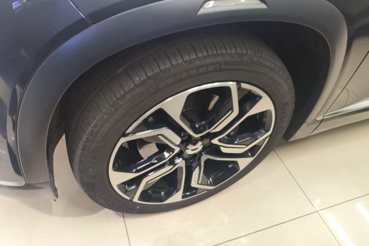 Used Nio ES8 2020 580 km Range Signature Edition Six-Seater Version Left Front Wheel Hub