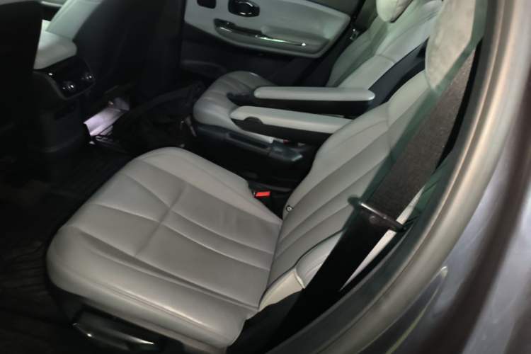 Used Nio ES8 2020 415 km Signature Edition 6-Seater Version Left Rear Seat
