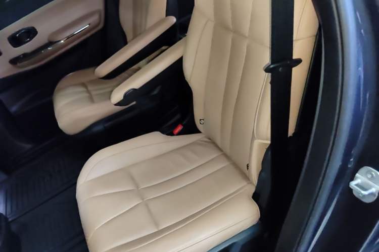 Used Nio ES8 2020 580 km Range Signature Edition Six-Seater Version Left Rear Seat