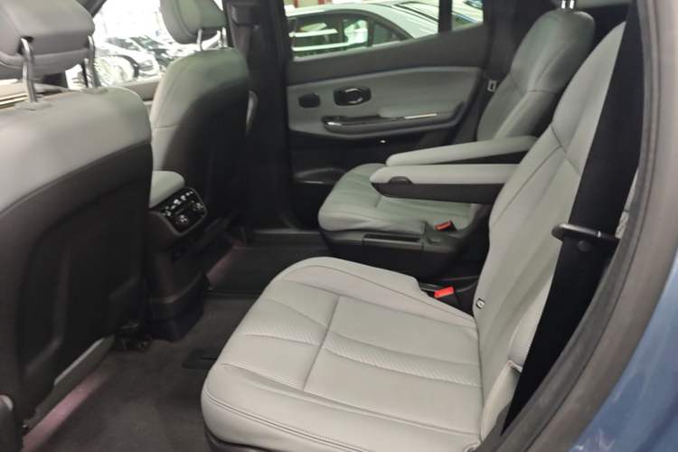 Used Nio ES8 2020 580 km Range Signature Edition Six-Seater Version Left Rear Seat