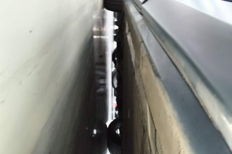 Used Nio ES8 2020 580 km Range Signature Edition Six-Seater Version Left Side Sill