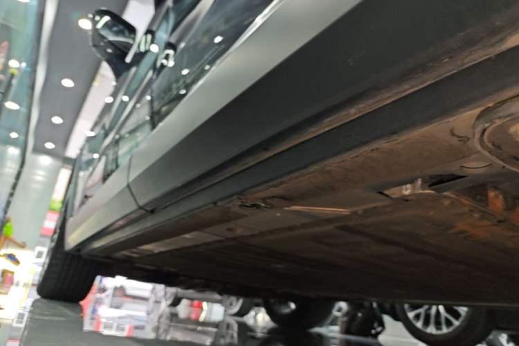 Used Nio ES8 2020 415 KM Signature Edition 7-Seater Version Left Side Sill