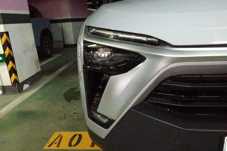 Used Nio ES8 2020 450 km Range 6-Seater Version Right Front Headlight