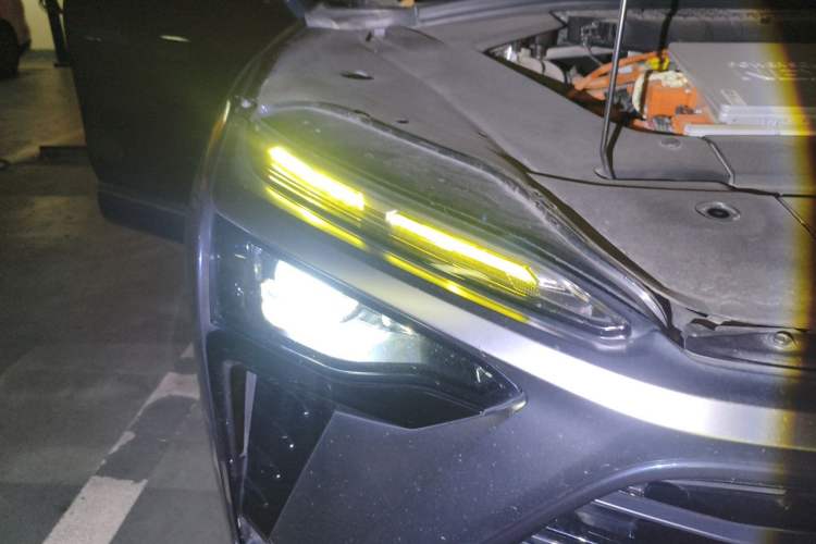 Used Nio ES8 2020 415 km Range 6-Seater Version Right Front Headlight
