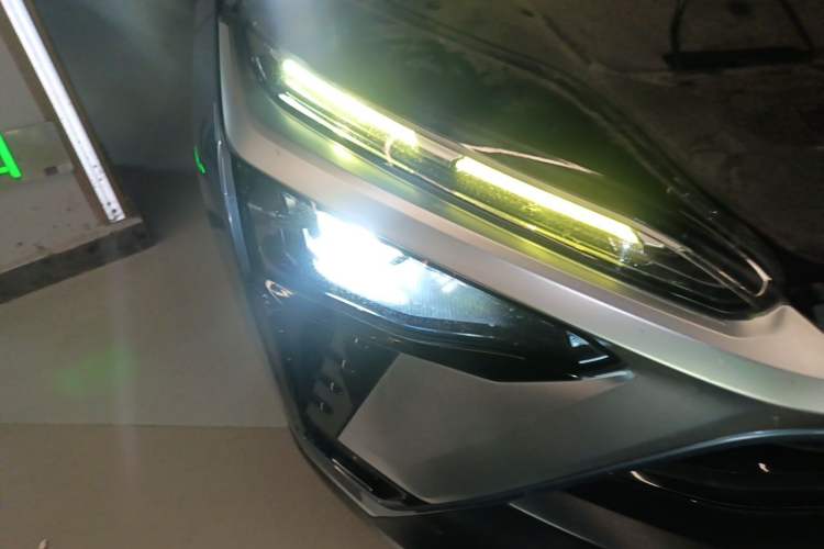 Used Nio ES8 2020 580 km Range 7-Seater Version Right Front Headlight