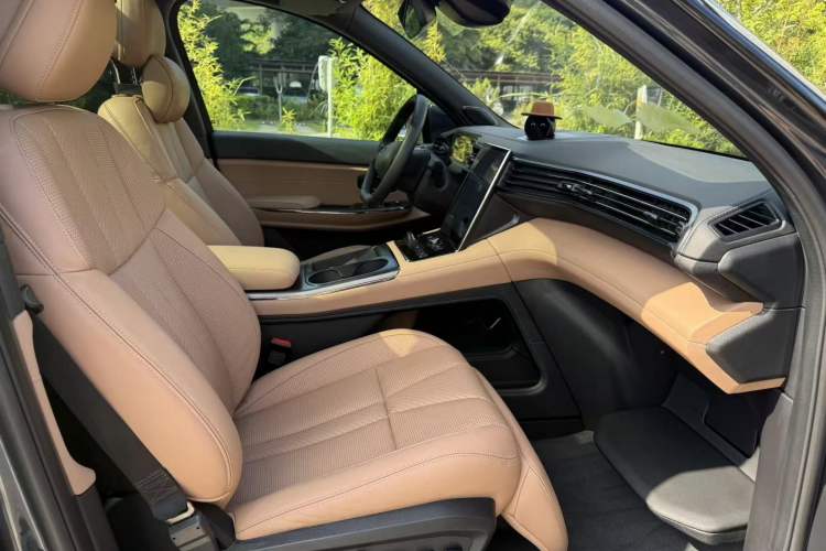 Used Nio ES8 2020 580 km Range Six-Seater Version Right Front Seat