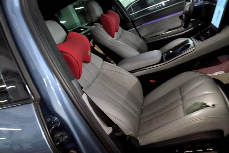 Used Nio ES8 2020 580 km Range Signature Edition Six-Seater Version Right Front Seat