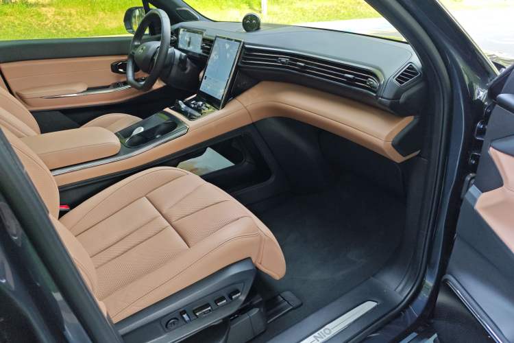Used Nio ES8 2020 415 km Signature Edition 6-Seater Version Right Front Seat