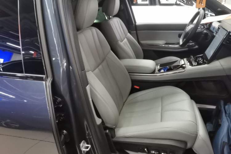 Used Nio ES8 2020 580 km Range Signature Edition Six-Seater Version Right Front Seat