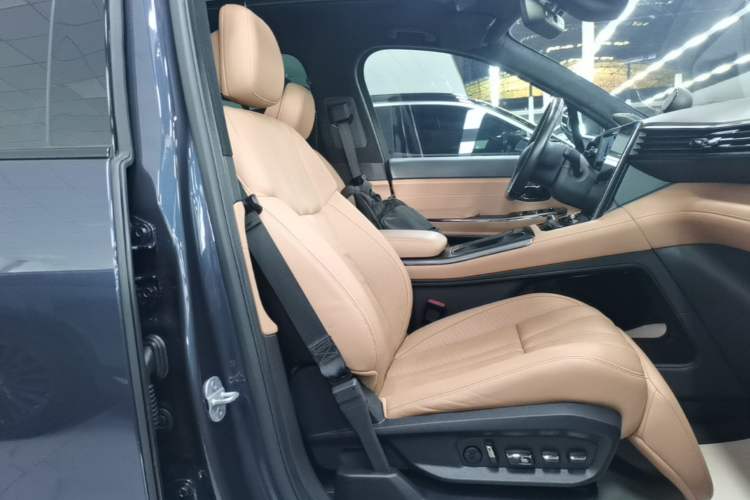 Used Nio ES8 2020 580 km Range Signature Edition Six-Seater Version Right Front Seat