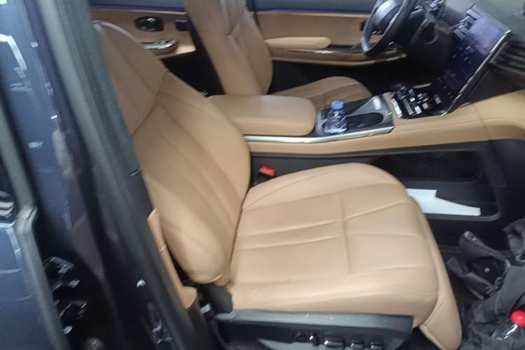 Used Nio ES8 2020 580 km Range Signature Edition Six-Seater Version Right Front Seat