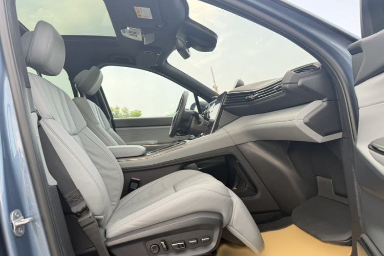 Used Nio ES8 2020 580 km Range Signature Edition Six-Seater Version Right Front Seat