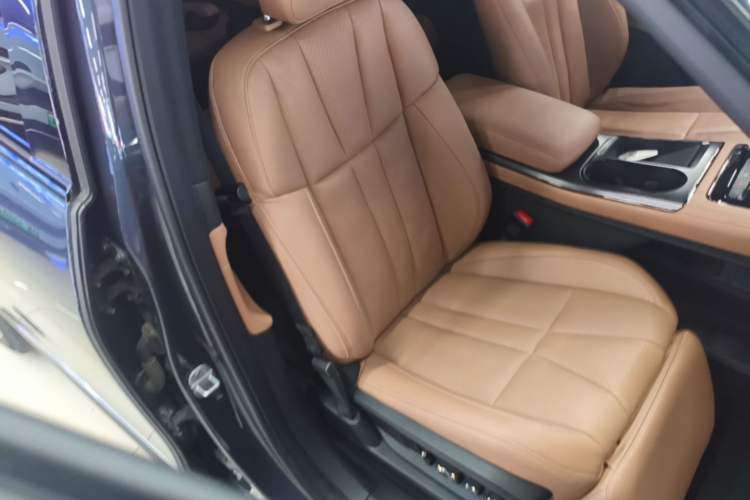 Used Nio ES8 2020 580 km Range Signature Edition Six-Seater Version Right Front Seat