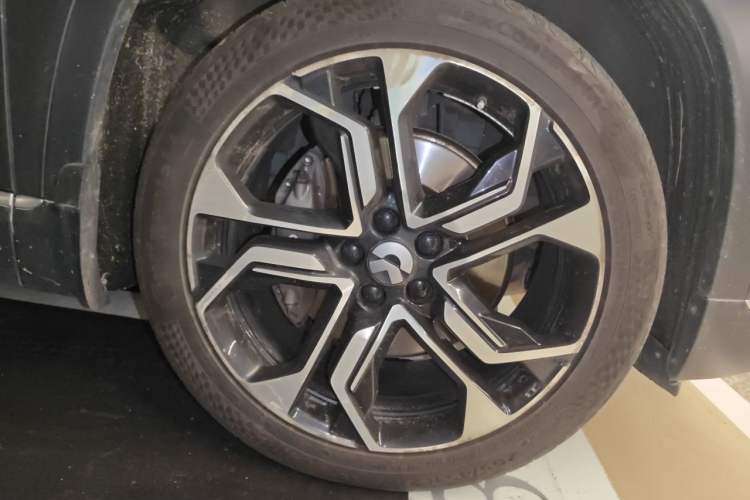 Used Nio ES8 2020 580 km Range Signature Edition Six-Seater Version Right Front Wheel Hub