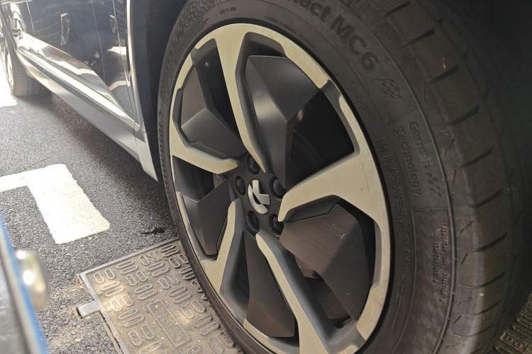 Used Nio ES8 2020 415 km Signature Edition 6-Seater Version Right Front Wheel Hub