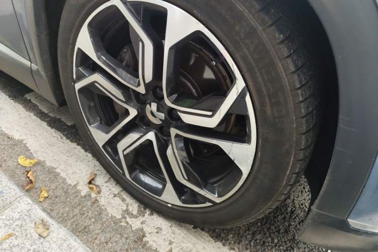 Used Nio ES8 2020 580 km Range Signature Edition Six-Seater Version Right Front Wheel Hub