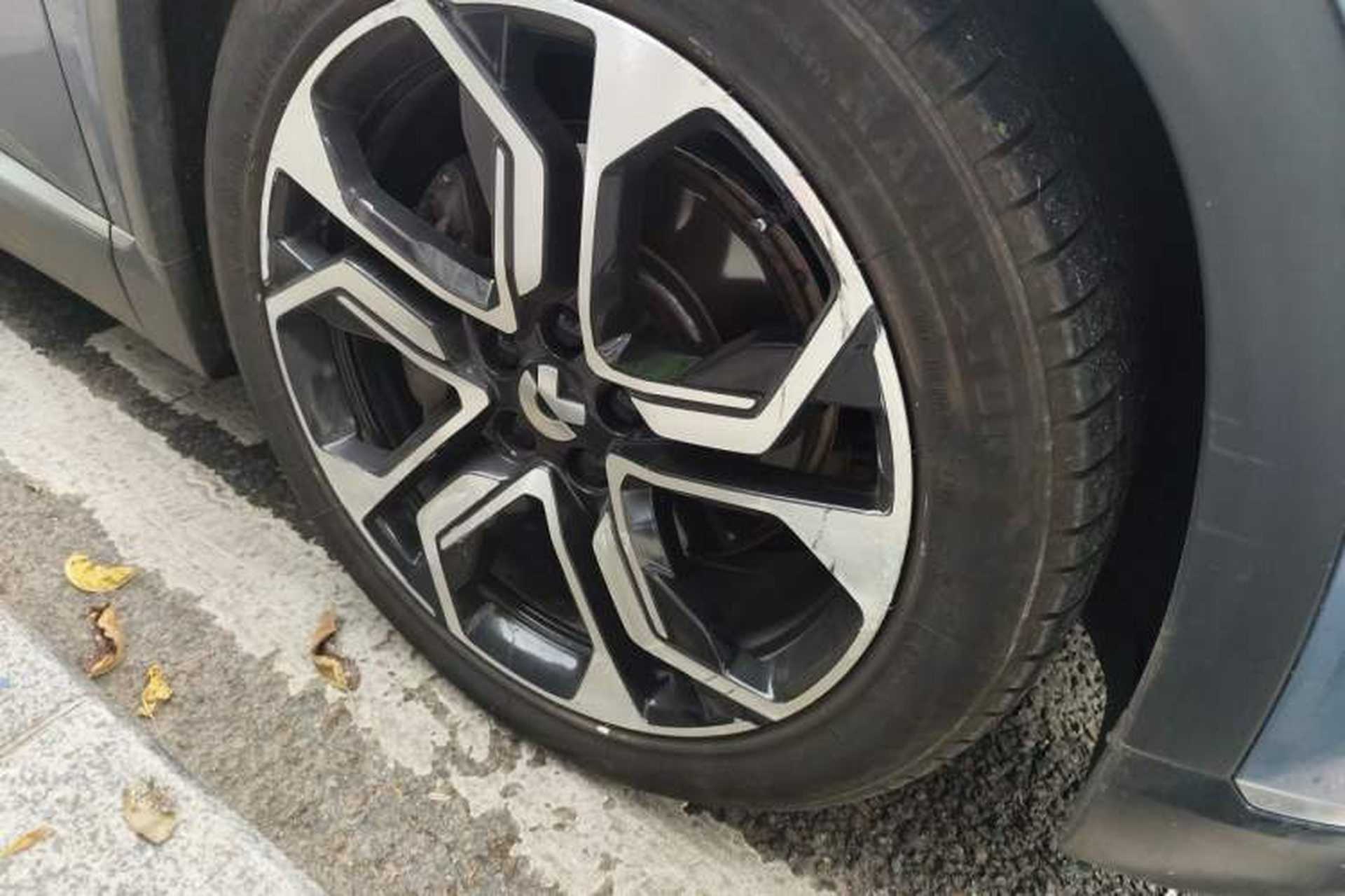 Used Nio ES8 2020 580 km Range Signature Edition Six-Seater Version Right Front Wheel Hub