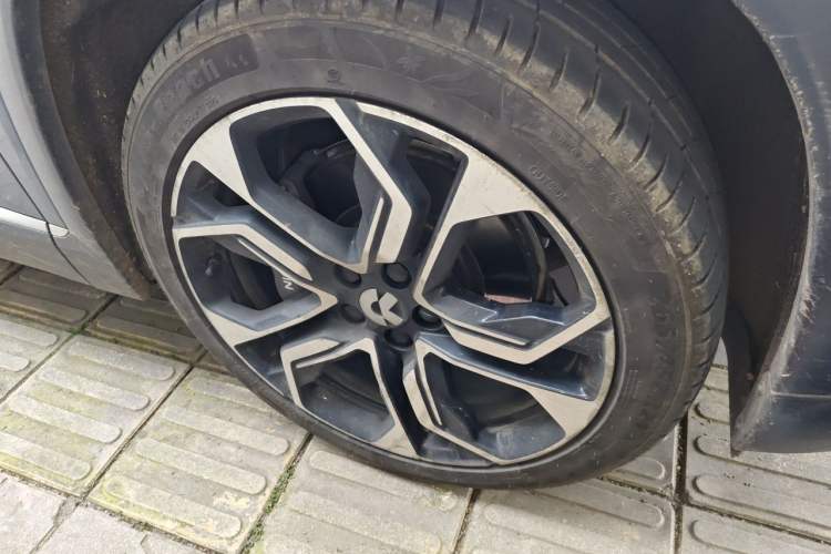 Used Nio ES8 2020 580 km Range Signature Edition Six-Seater Version Right Front Wheel Hub