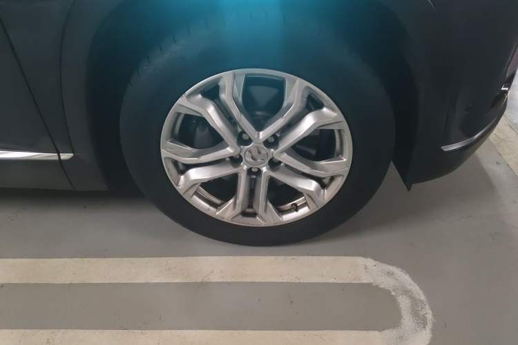 Used Nio ES8 2020 580 km Range Six-Seater Version Right Front Wheel Hub